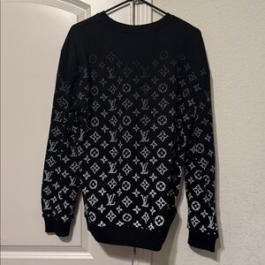 New Men’s Louis Vuitton Black and White fashion Sweater